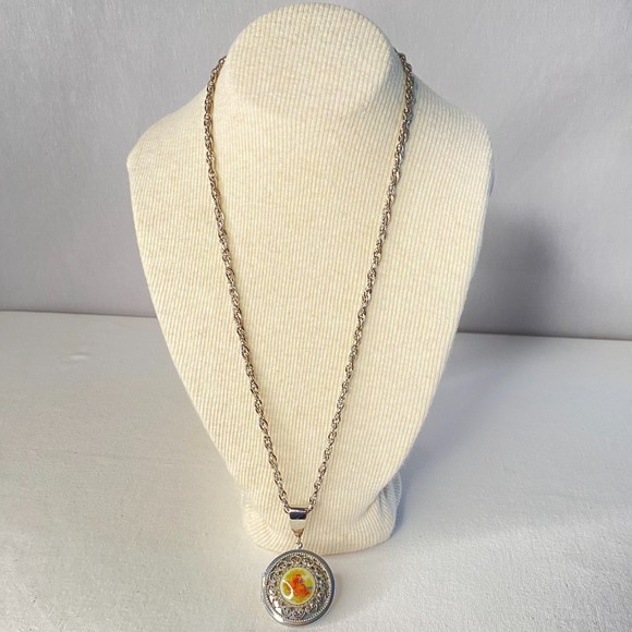 Silver Tone Pendant Locket Necklace Courting Couple Fragonard Style - Picture 1 of 7